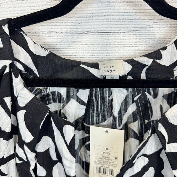 A New Day Plus Size White & Black Floral Puff Sleeve Blouse Size 1X - Picture 8 of 8